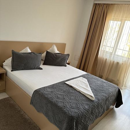 Fast Airport Accomodation Otopeni Exterior foto